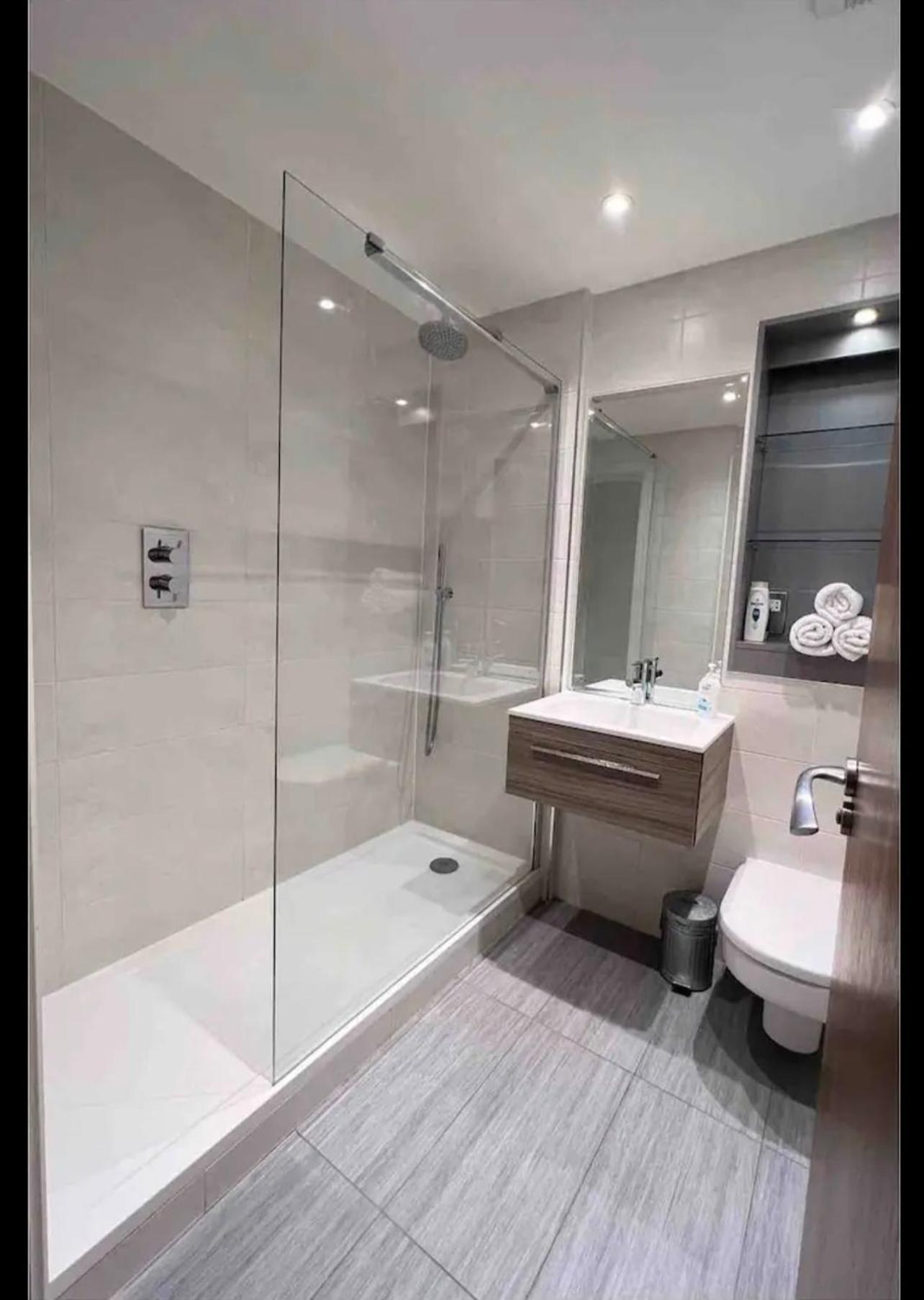 Luxury Apartment Riverside Londra Dış mekan fotoğraf